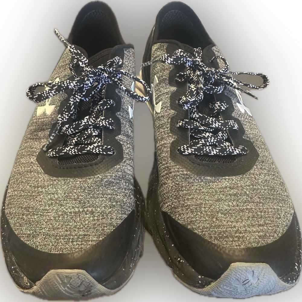 Women’s UA tennis shoes